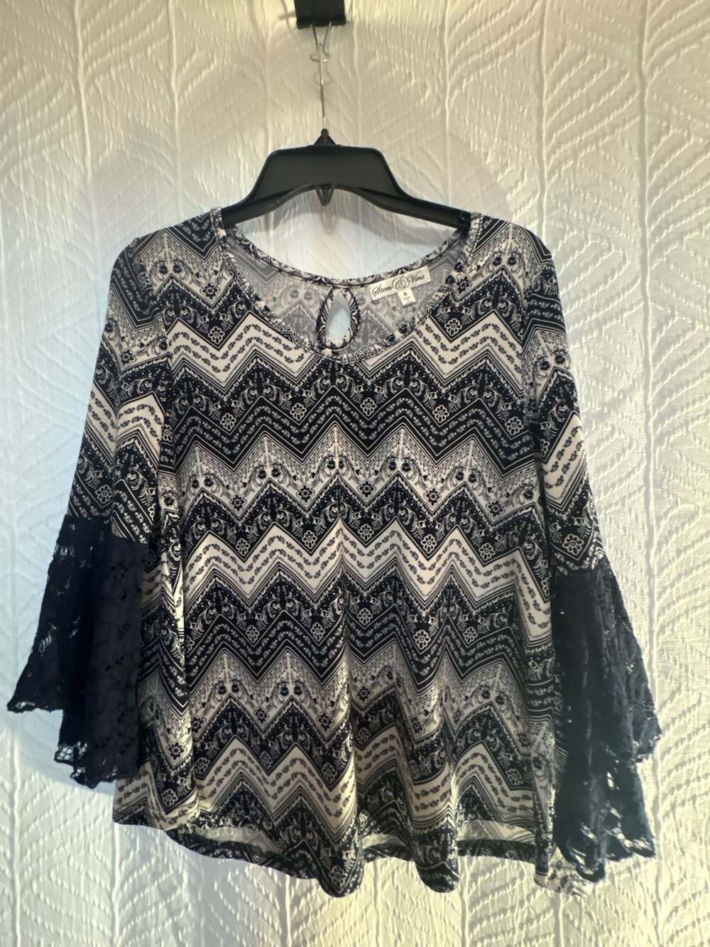 Stem & Vine Black and White Chevron Pattern Bell Lace Sleeve Top Size S
